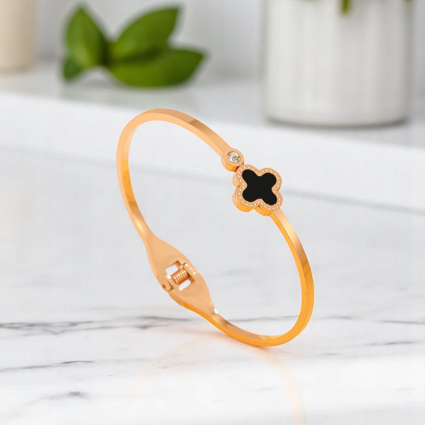 Bracelet fleur noir et strass