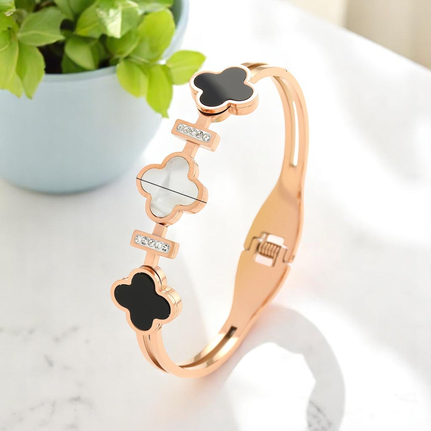 Bracelet fleur noir et blanche