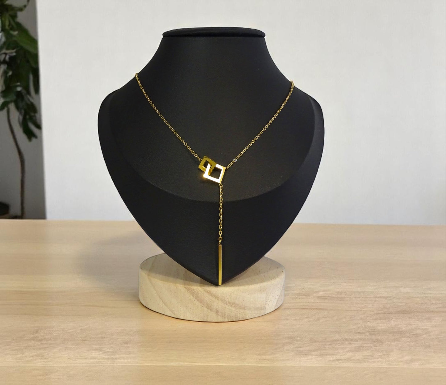 Collier Shelby